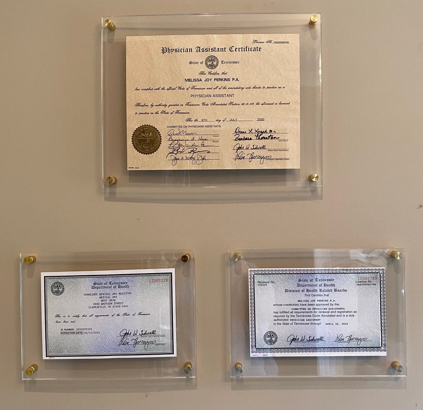 Acrylic Floating Frame: Wall Mounted Photo, Poster, Document